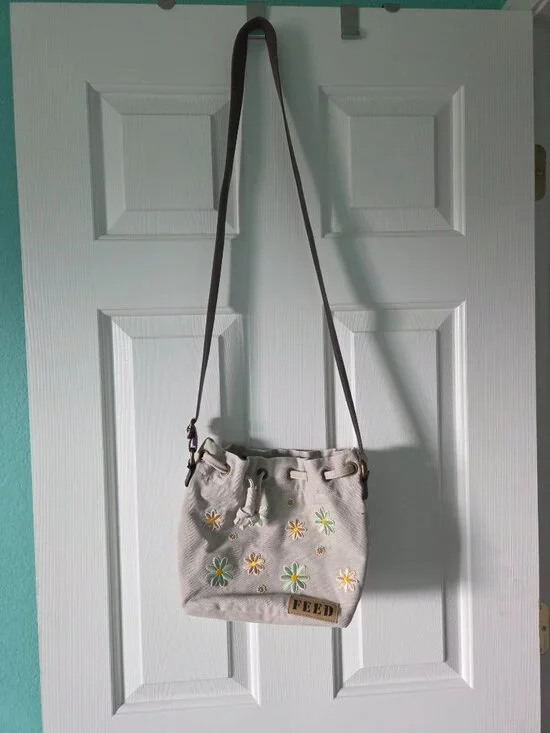 FEED Crossbody Bucket Bag - Picture 4 of 9